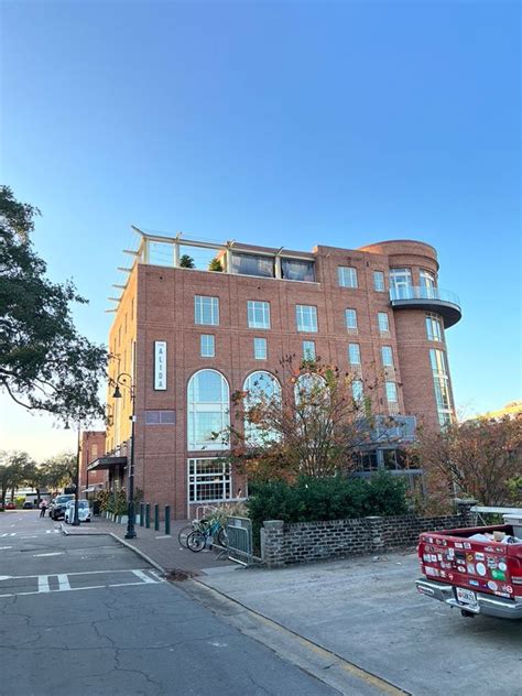 hotels in savannah georgia pet friendly